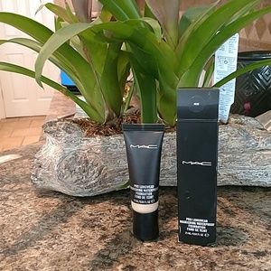 Mac pro long wear foundation